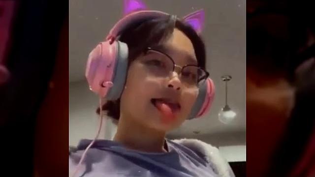 Ambiyah gaming mainin lidah dan tete Ambiyah gaming mainin lidah dan tete