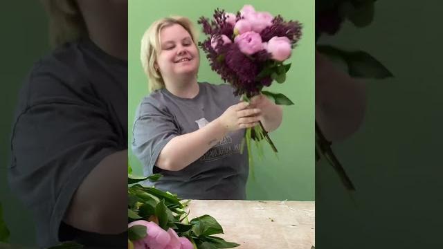 Букет из пионов, сколько стоит? #цветы #цветыдлядома #цветочныйбизнес #букет #пионы #сирень Букет из пионов, сколько стоит? #цветы #цветыдлядома #цветочныйбизнес #букет #пионы #сирень