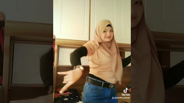 Hongkong bergoyang tik tok Hongkong bergoyang tik tok