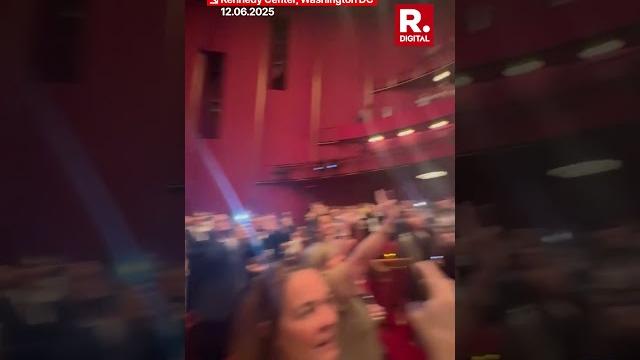 Trump and first lady melania greeted with thunderous cheers and 'usa!' chants at kennedy center Trump and first lady melania greeted with thunderous cheers and 'usa!' chants at kennedy center