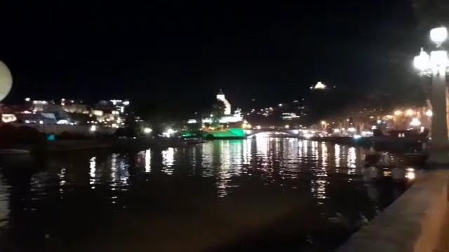 Мост мира, тбилиси, грузия Мост мира, тбилиси, грузия