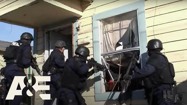 Dallas swat: police raid drug house for the ninth time | a&e Dallas swat: police raid drug house for the ninth time | a&e