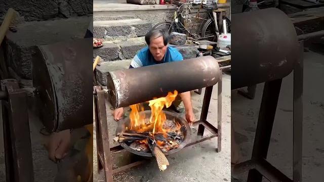 Yunnan food iron bucket grasshopper #cooking #food #asmr Yunnan food iron bucket grasshopper #cooking #food #asmr