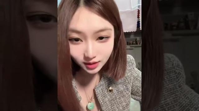 抖音美女直播时不小心走光 抖音美女直播时不小心走光