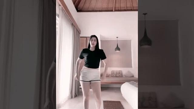 Tante #goyangtiktok #gemoy #tante Tante #goyangtiktok #gemoy #tante