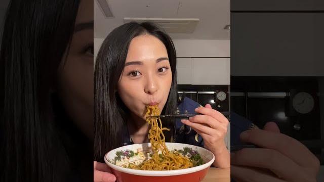 Do you ever dream about.. chili oil ramen? Do you ever dream about.. chili oil ramen?