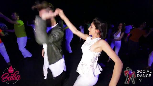 Jonatha casarin & busra araci - salsa social dancing | grazy salsa festival 2019 (graz, austria) Jonatha casarin & busra araci - salsa social dancing | grazy salsa festival 2019 (graz, austria)