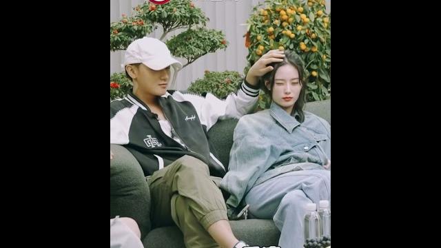 He loves being touchy #yangtao #yiyang #tao #saymyname He loves being touchy #yangtao #yiyang #tao #saymyname