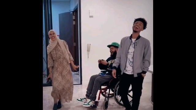 King ceyda iyo koko bulle jh sida ay uwada qoslayaan King ceyda iyo koko bulle jh sida ay uwada qoslayaan