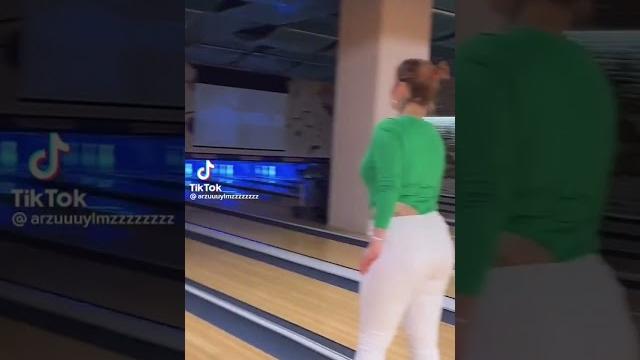 Arzu yılmaz bowling oynuyor! Arzu yılmaz bowling oynuyor!