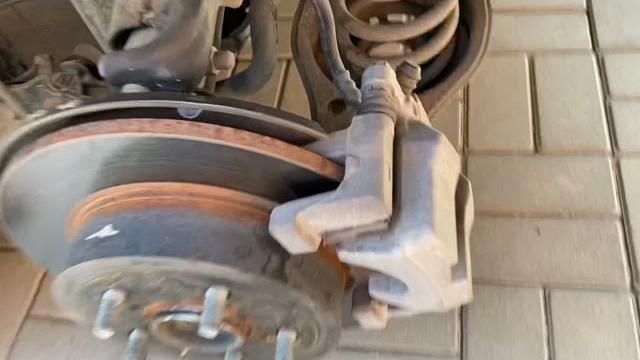 Toyota camry xv70 how to change rear brake pads замена задних тормозных колодок