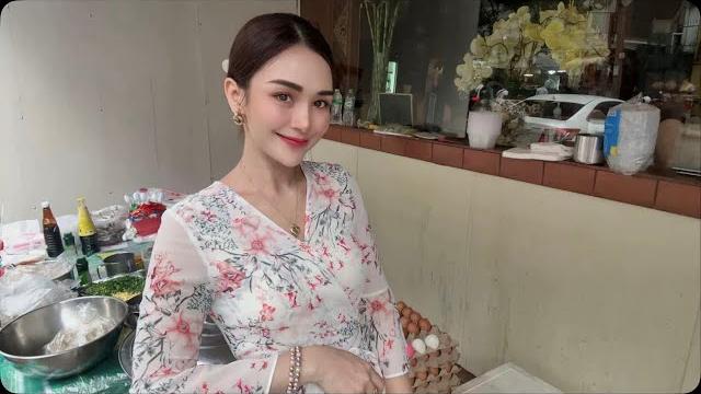 Live street café - welcome family ploysai coffee lady in bangkok thailand - thai street food Live street café - welcome family ploysai coffee lady in bangkok thailand - thai street food