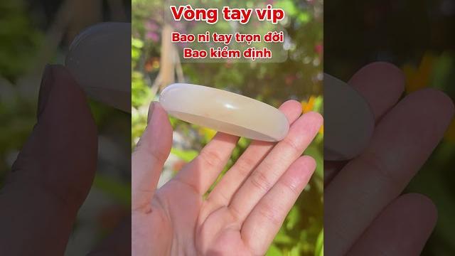 Vòng tay phỉ thuý, vòng tay chalcedony, vòng tay thạch anh... đeo lên tay các nàng rất xinh. Vòng tay phỉ thuý, vòng tay chalcedony, vòng tay thạch anh... đeo lên tay các nàng rất xinh.