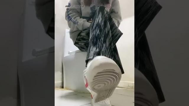 009 厕所白袜裸足骂强制 009 厕所白袜裸足骂强制
