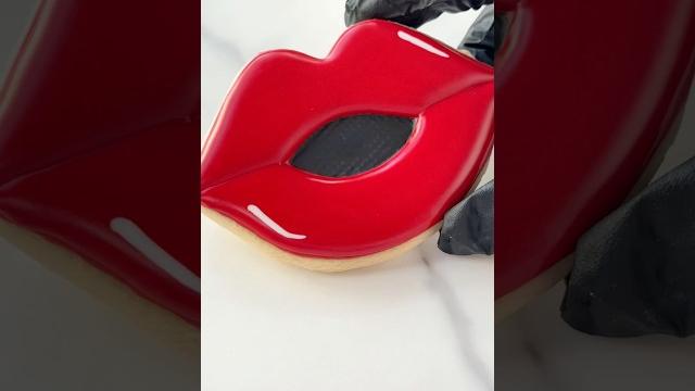 Sweet kiss cookie for kissing day! #kiss #international #cookiedecorating #satisfying Sweet kiss cookie for kissing day! #kiss #international #cookiedecorating #satisfying
