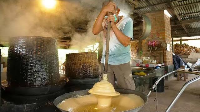 见识一下,小时候风靡的椰子糖是怎么做的,跟椰子本身其实没啥关系 见识一下,小时候风靡的椰子糖是怎么做的,跟椰子本身其实没啥关系