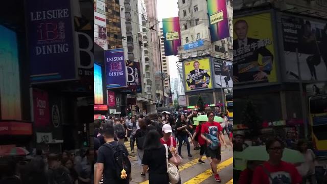 10.6 示威者自發指揮交通│紅綠燈壞│銅鑼灣sogo對出 10.6 示威者自發指揮交通│紅綠燈壞│銅鑼灣sogo對出