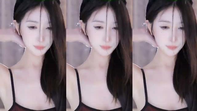 Azz丶李嘉儿 圆又晃的大馒头 小露一下 Azz丶李嘉儿 圆又晃的大馒头 小露一下