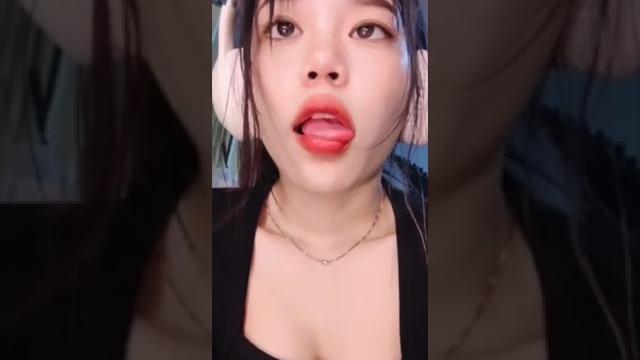Dera anjela live keliatan bel*h*n bikin salfok Dera anjela live keliatan bel*h*n bikin salfok