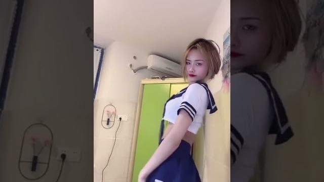 清纯美女制服诱惑,抖奶舞跳的太好看了 清纯美女制服诱惑,抖奶舞跳的太好看了