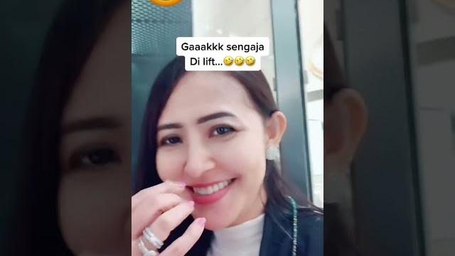 Cewek kentut terbirit Cewek kentut terbirit