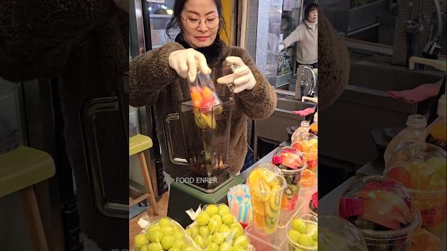 Mixed fresh fruits juice in korean market #shorts Mixed fresh fruits juice in korean market #shorts