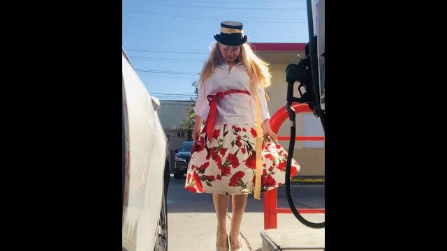 A red rose windy skirt A red rose windy skirt