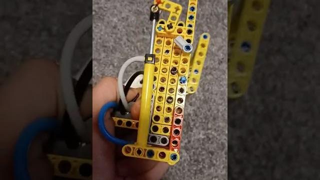 Improved lego pneumatic swing busdoor + fits perfectly in the 7 wide frame + super compact cylinder Improved lego pneumatic swing busdoor + fits perfectly in the 7 wide frame + super compact cylinder