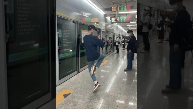 압구정역 문워크남 압구정역 문워크남