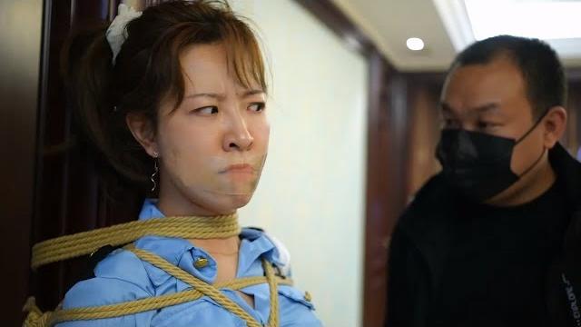 女警察深入虎穴被迷晕,透明胶贴嘴,捆绑后玩儿丝袜脚,事后讲述心路历程 女警察深入虎穴被迷晕,透明胶贴嘴,捆绑后玩儿丝袜脚,事后讲述心路历程