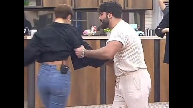Burak bir de yere çarpsaydın kızın kolunu kopardın h*yvan #kısmetseolur #şeybur #şeyda #shorts #fyp Burak bir de yere çarpsaydın kızın kolunu kopardın h*yvan #kısmetseolur #şeybur #şeyda #shorts #fyp