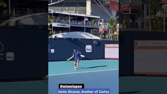This forehand looks familiar. jaime alcaraz, the 13yo brother of carlos, at the miami open #tennis This forehand looks familiar. jaime alcaraz, the 13yo brother of carlos, at the miami open #tennis