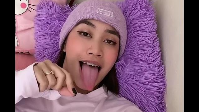 Awek lidah panjang Awek lidah panjang