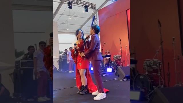 Dilan emang dari kecil suka banget kasih surprise ya kali ini giliran mei lien #shorts #dilan1983 Dilan emang dari kecil suka banget kasih surprise ya kali ini giliran mei lien #shorts #dilan1983