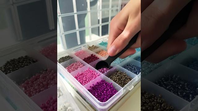 Making bracelets #aesthetic #swifties #beads #bracelet #preppy Making bracelets #aesthetic #swifties #beads #bracelet #preppy