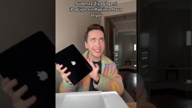 Sudenaz ziyagil ipadiyle hava atıyor Sudenaz ziyagil ipadiyle hava atıyor