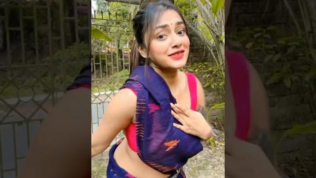 Hot #bhabhi #saree #dance #viral #video Hot #bhabhi #saree #dance #viral #video