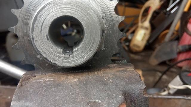 Как нарезать шпоночный паз без станков !!! Как нарезать шпоночный паз без станков !!!