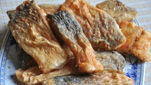 Жареная рыба. дядька рыбак научил вкусную жарить рыбу. Жареная рыба. дядька рыбак научил вкусную жарить рыбу.