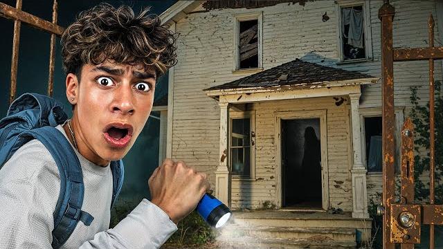 I snuck into an abandoned home I snuck into an abandoned home