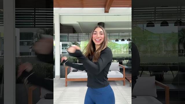 Toda garota precisa de uma amiga, vamos amiga! Toda garota precisa de uma amiga, vamos amiga!