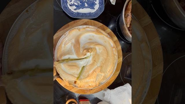 Homemade pineapple meringue pie! sunday dessert! #asthegardenturns #pineapplemeringuepie #sunday Homemade pineapple meringue pie! sunday dessert! #asthegardenturns #pineapplemeringuepie #sunday