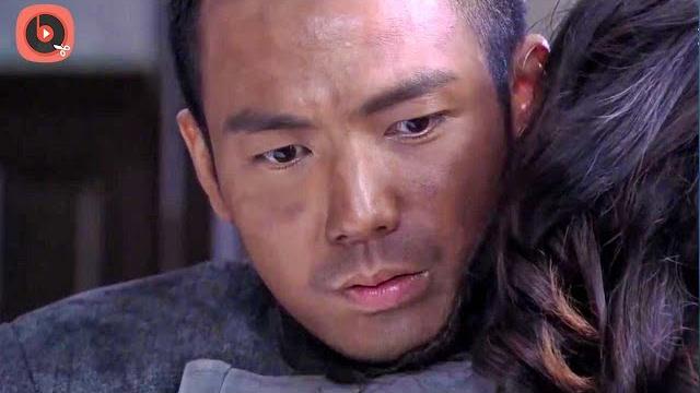 The beauty took the initiative to hug the anti-japanese captain, said that i had a gun on me The beauty took the initiative to hug the anti-japanese captain, said that i had a gun on me