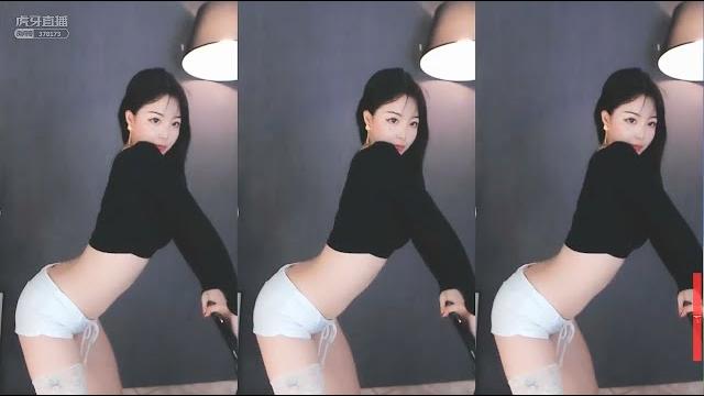 虎牙性感美女主播泡芙饼干直播间热舞,这迷人的小蛮腰,扭起来看的人鸡儿梆硬啊 虎牙性感美女主播泡芙饼干直播间热舞,这迷人的小蛮腰,扭起来看的人鸡儿梆硬啊