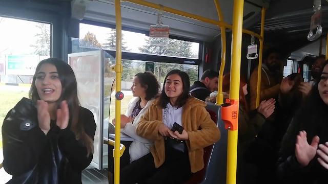 Flash mob | otobüste şenlik var Flash mob | otobüste şenlik var
