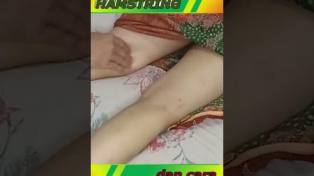 Pijat otot hamstring #shorts Pijat otot hamstring #shorts