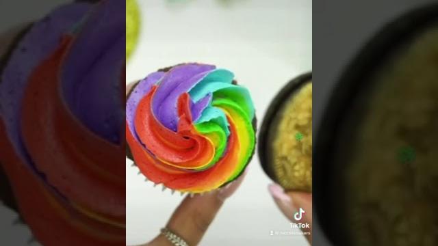 St. patrick's gold cupcakes St. patrick's gold cupcakes