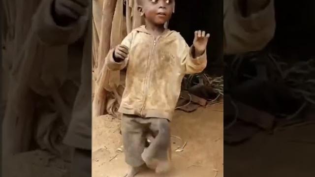 Dans eden afrikalı çocuk Dans eden afrikalı çocuk