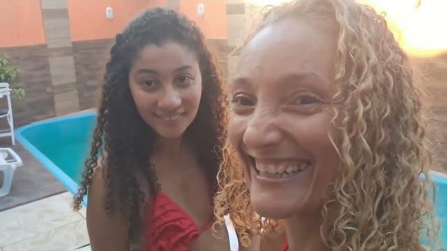 Limpando a piscina para mais um dia especial Limpando a piscina para mais um dia especial