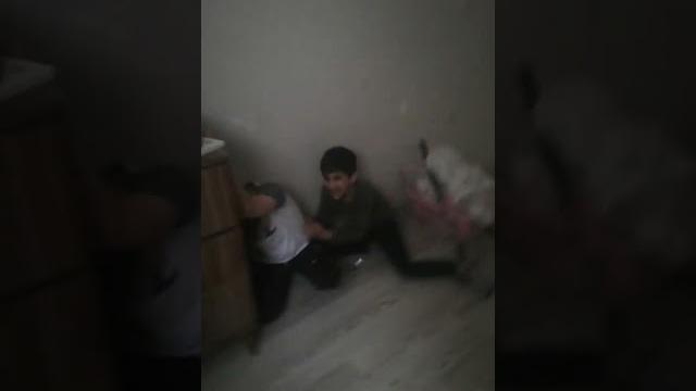 Kuzenimle video anı deprem oldu Kuzenimle video anı deprem oldu